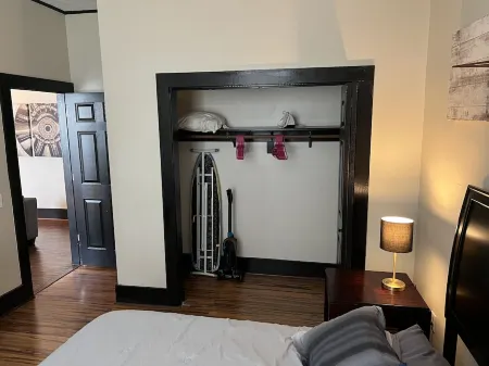 523 B - Downtown Apartment Historic Hotel