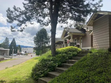 Charming Elkton Cottage - Nearby Attractions Await-Must Stay 28 Days