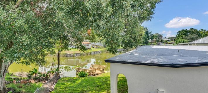 Modern Farmhouse Cottage Hotels in Okeechobee County