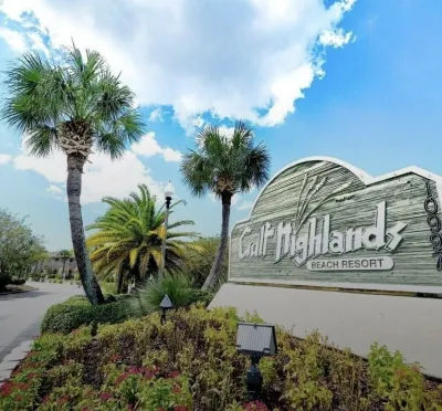 Prime Gulf Highlands Property: 0.4 Mile to Private Beach & 11 Pools! Blue Gravity附近的飯店