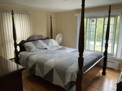 Peaceful Lakefront Living – 3-Br Home with Breathtaking Views; Pet & Smoke-Free