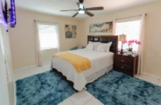Casa Bay-Spacious Family Friendly 4 Bedroom Home with Ultimate Backyard Fun!