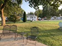 A park-like oasis Hotels in Carlton