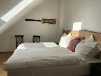 Helle Dachgeschoßwohnung mit Kamin