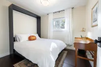 Rustic-Luxury Cabin with Fireplace, Deck Views & Wildlife Watching