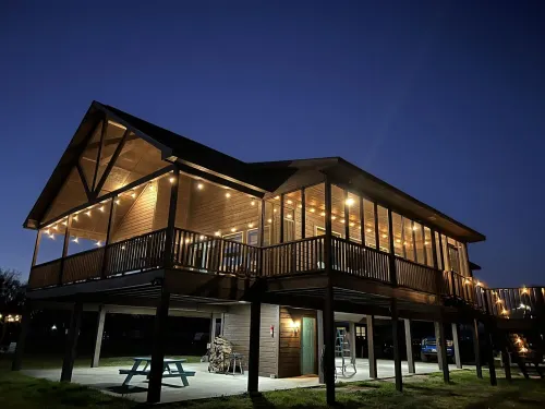 The Stilt House on Lake Fork-Relax and Enjoy our Amenities - 3-Star