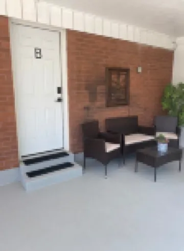 Luxury basement, escape comfort family friendly & pet friendly w arcade pac-man