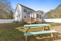 2 Miles from Holden Beach Dog Friendly, Family Friendly Sandy Feet Retreat! - 4-Star