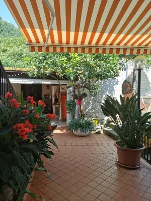 "Lemon Tree House" Home with Bike Storage