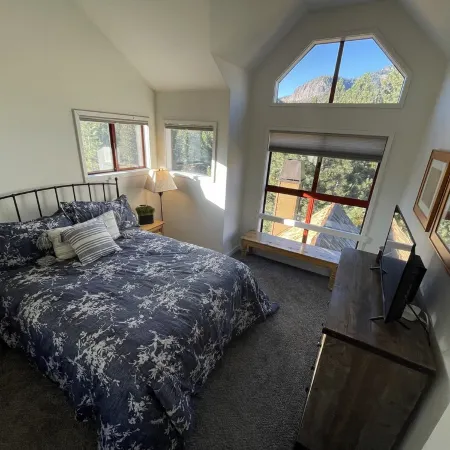 "The Eagles View",   Steps from Chair 15, spacious 3 BR, plus loft, 2 BA condo