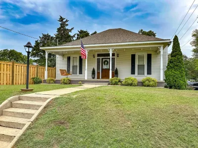 Charming Retreat just 3 miles from the University Of Alabama