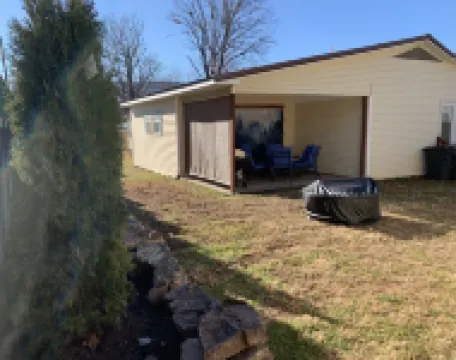 Spacious home with Game room in Jasper Ark.-Minutes from Buffalo National River. 賈斯珀酒店