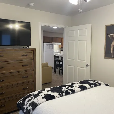 Cozy East Side Condo in Washington close to City Park and Hospital