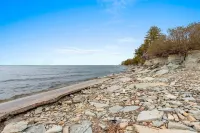 Beautiful Door County, Sturgeon Bay Home.  Fully Stocked