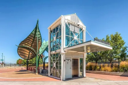 Charming Washington Park Getaway - Optional Car Rental Отели рядом с достопримечательностью «Денверский университет»