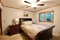 1 bedroom farmhouse on 2 lovely acres on the outskirts of Bozeman, Pets Allowed Hotels near Signature Flight Support BZN - Yellowstone Jet Center at Bozeman Int'l Airport