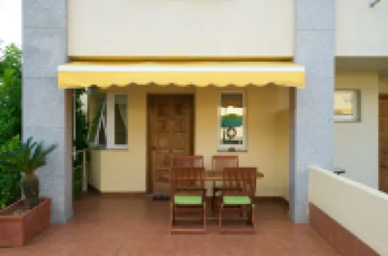 HOUSE WITH SWIMMING POOL IN MIÑO Hotels in Comarca de Betanzos