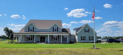 Bring your horses!1 Bdrm Apt, sleeps four in a quiet country setting.