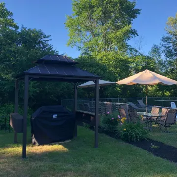 Newly Renovated Very Clean 2 Bedroom 2 Bath Condo Close to Skiing and Village