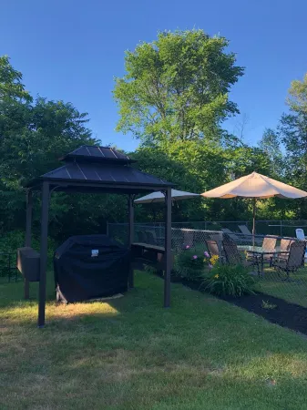 Newly Renovated Very Clean 2 Bedroom 2 Bath Condo Close to Skiing and Village