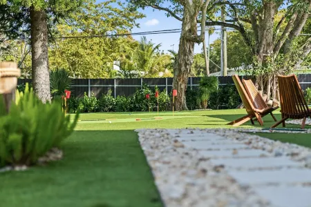 Family Paradise: Pool, Games, BBQ & Playground