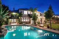 Lovely home w/ pool, spa, outdoor grill and more!