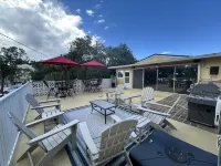 Siesta Key Access- Large Deck w/ Bay View: 2-Bdrm Condo-sleeps 6 Heated Pool!