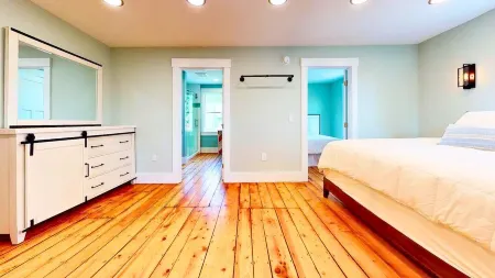 The Eagle's Nest ♦ Rooftop Deck ♦ Close to Beach Отели в г. Олд-Орчард-Бич