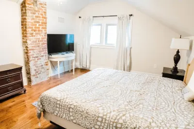 NEAR THE FRENCH QUARTER, SAFEST NEIGHBORHOOD Sleeps 8-16