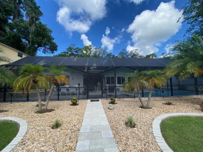 Waterfront Paradise w dock, large patio, lanai, pool, hot tub! Bring your boat! Hotel in zona Withlacoochee Bay Trail. 10201 N Suncoast Blvd Crystal