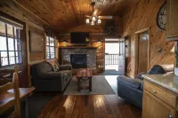 Mountain Dreams ~ Your very own private and rustic mountain retreat!