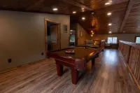 Elegant Cabin- Northfork Idaho Salmon River, Reunions, Secluded. Quiet. Views