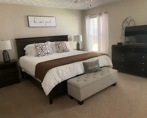 4 bedrooms, Simpsonville, family-friendly, great fenced back yard with fire pit Hotels in Simpsonville