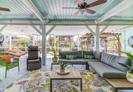 Beach House in the Bay!