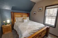 In Town Riverfront! Hotels in Red River