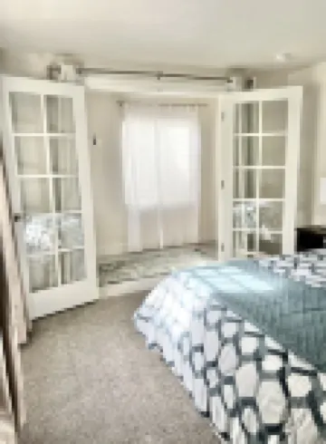 2B/1B Basement Apt Near Jordan Landing - Flexible Check-in/Out! Sleeps 6