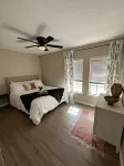 Cozy home w/outdoor area+firepit