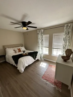 Cozy home w/outdoor area+firepit Hotels near Alamo United Methodist Church