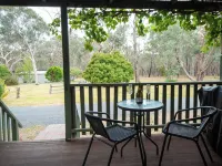 Woongarra Cottage - Tranquil Off-Grid Nature Escape in a Bush Setting Hotels in Beechworth