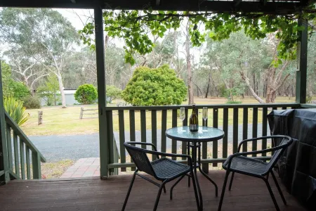 Woongarra Cottage - Tranquil Off-Grid Nature Escape in a Bush Setting