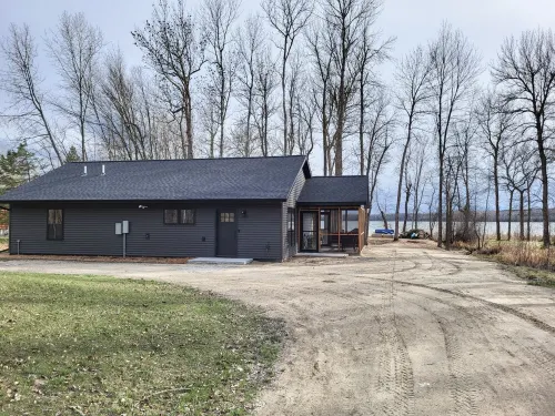 Newly Built Cedarpoint Cottage -Cozy and Relaxing on Jessie Lake -Pet Friendly