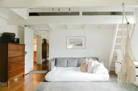 Historic 5/4 • Spacious • Sleeps 16 • Hot Tub • Pool • A&M