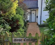 Rose Cottage, Burley. Beautiful location in New Forest. Dog friendly, sleeps 12