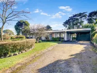 YERING PARK COTTAGE - 3 bedroom home  in the heart of the Yarra Valley Hotels in Coldstream