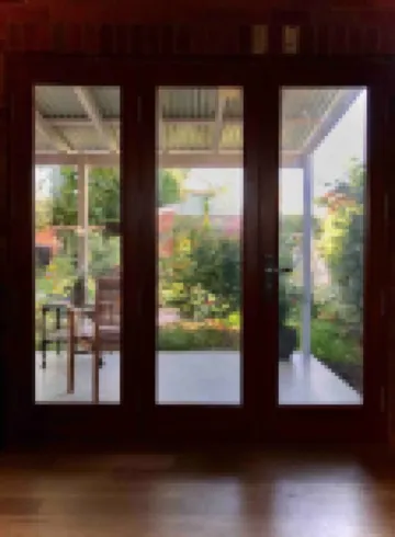 CBD luxury - near cafes, parks & art. Free bikes