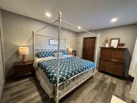 Lakefront Oasis: Private Dock, Kayaks, Canoe, Pedal & Paddle Boat @ the Hideout