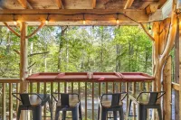 Peaceful Creekside Cabin in Dahlonega, GA with Hot Tub