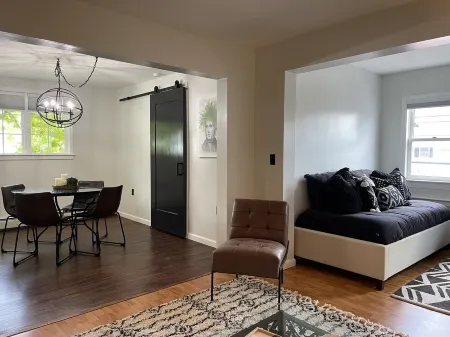 #3 Chestnut beautiful apt. 1/2 mile to Cooperstown All Star Village/Convenient