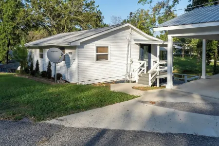 Pet Friendly/Professional Host/Kayaks/Waterfront Отели в г. Крил Спрингс