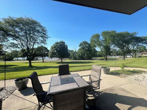 Lakeside Fun~ walk to the pool and enjoy fabulous views of Lake Como! Hotels in Geneva